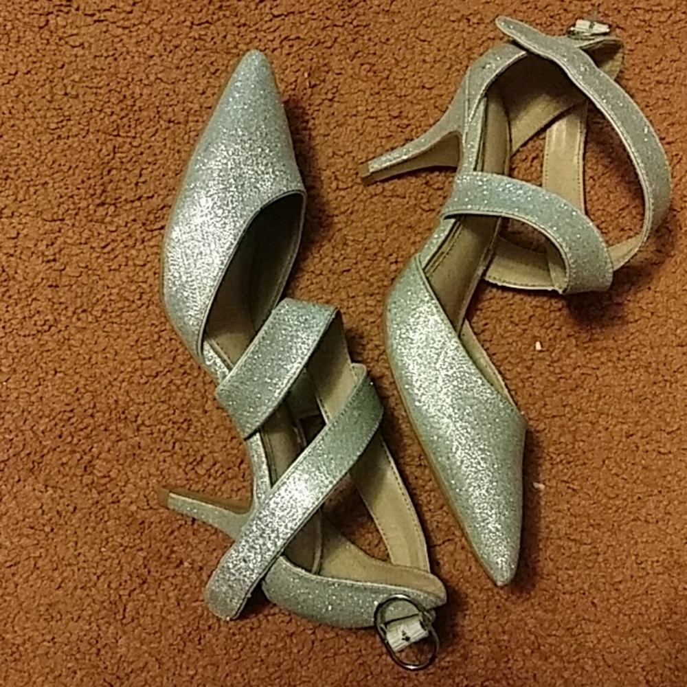 Silver heels - Picture 5 of 6